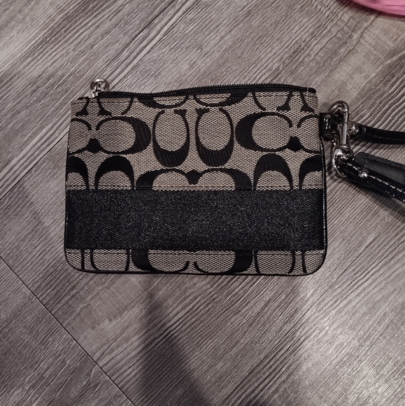Coach Wristlet - Picture 3 of 8